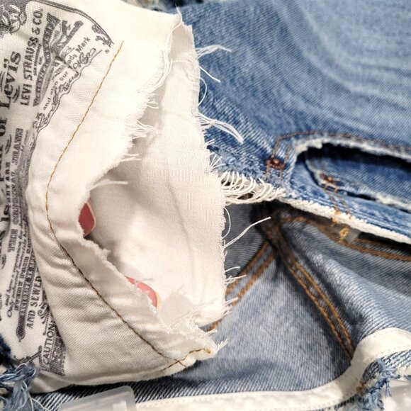 Levis 501 Anniversary Edition Mid-Rise Button Fly Frayed Hem Denim Shorts W27 - Picture 5 of 9
